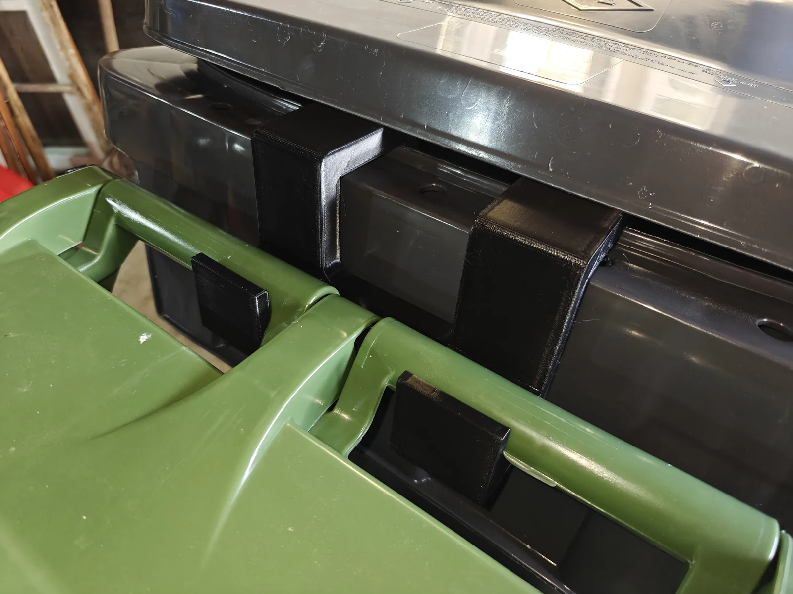 BinBuddy attached to the grey rim and green handle